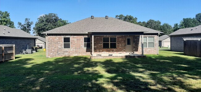 Building Photo - 59 Birchwood Dr