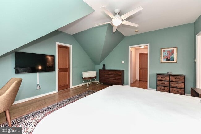 Building Photo - 904 Park Ave