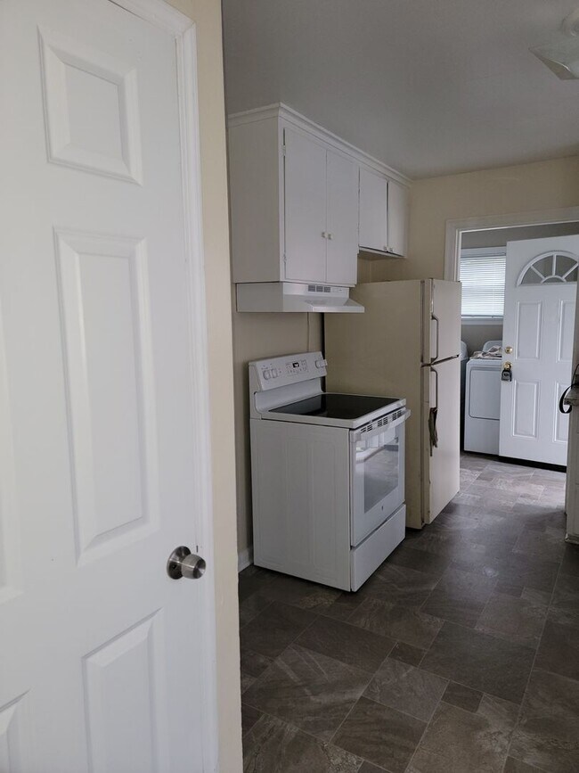 Building Photo - Charming, spacious Craftsman style Lakewood Home