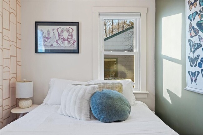 Building Photo - Stunning 4BR/2BA Home in Prime West End Location | Fully Remodeled with Custom Touches