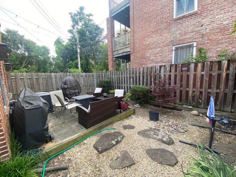 Backyard (C) - 1914 5th St NW