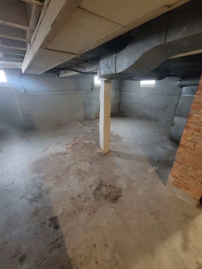 Building Photo - Charming 4 Bedroom on the North Side of Ma...