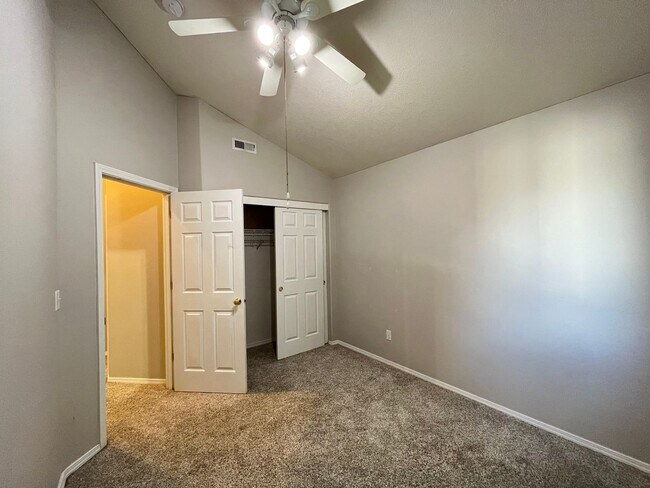 Building Photo - Super-Cute Townhouse! 3 bed + 2.5 baths w/ Fantastic Floor Plan! (A/C & Washer / Dryer included!)