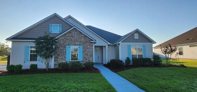 Primary Photo - Elegant 4-Bedroom Valdosta Home with Vault...