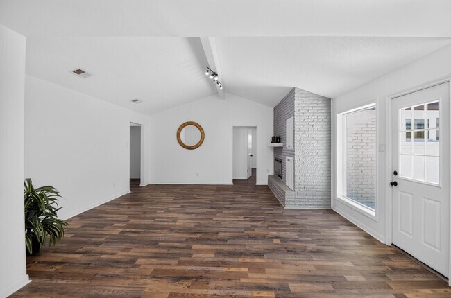 Building Photo - 5675 Sylmar Rd