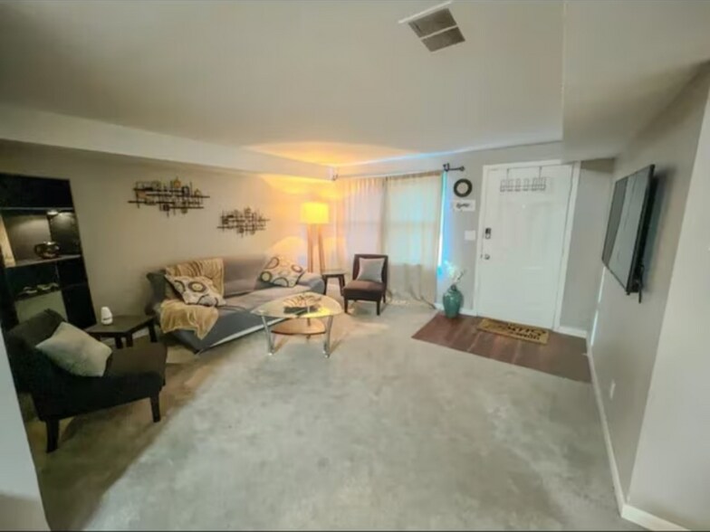 Building Photo - 4314 3rd St NE