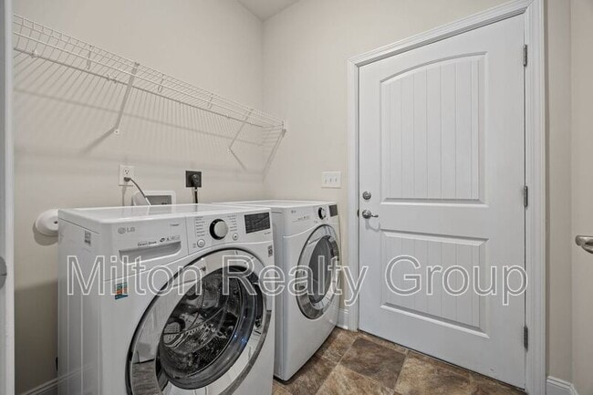 Building Photo - 178 Woodwater Cir