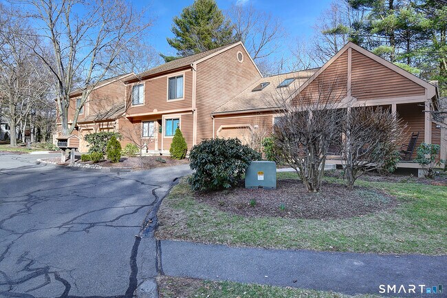 Building Photo - 2 Stonington Ct