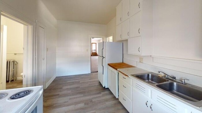 Building Photo - 108 2nd St NW