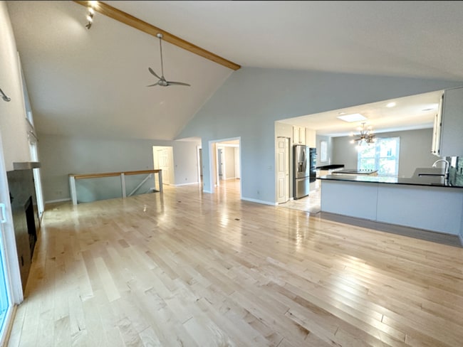 Building Photo - 1114 S Charlemagne Dr