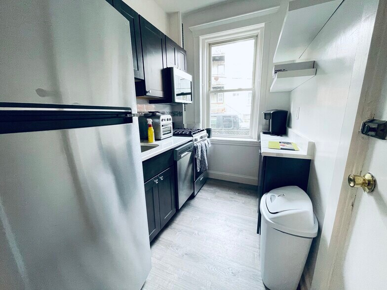 Building Photo - 4 Carol Ave