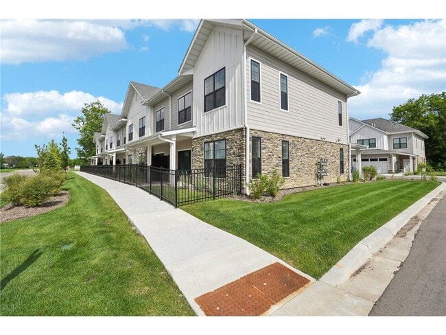 Building Photo - 4760 Ironwood Cir