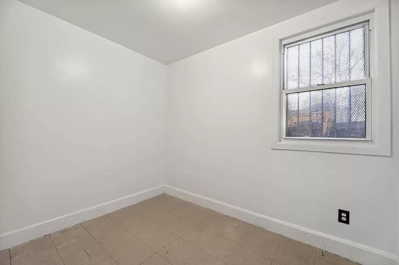 Building Photo - 42 Hudson St