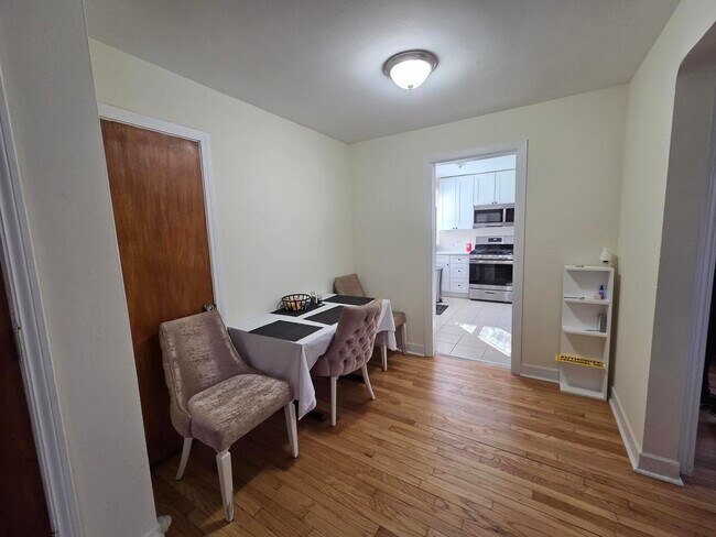 Building Photo - 7375 N Winchester Ave