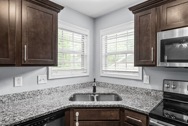 Building Photo - 771 Banister Dr