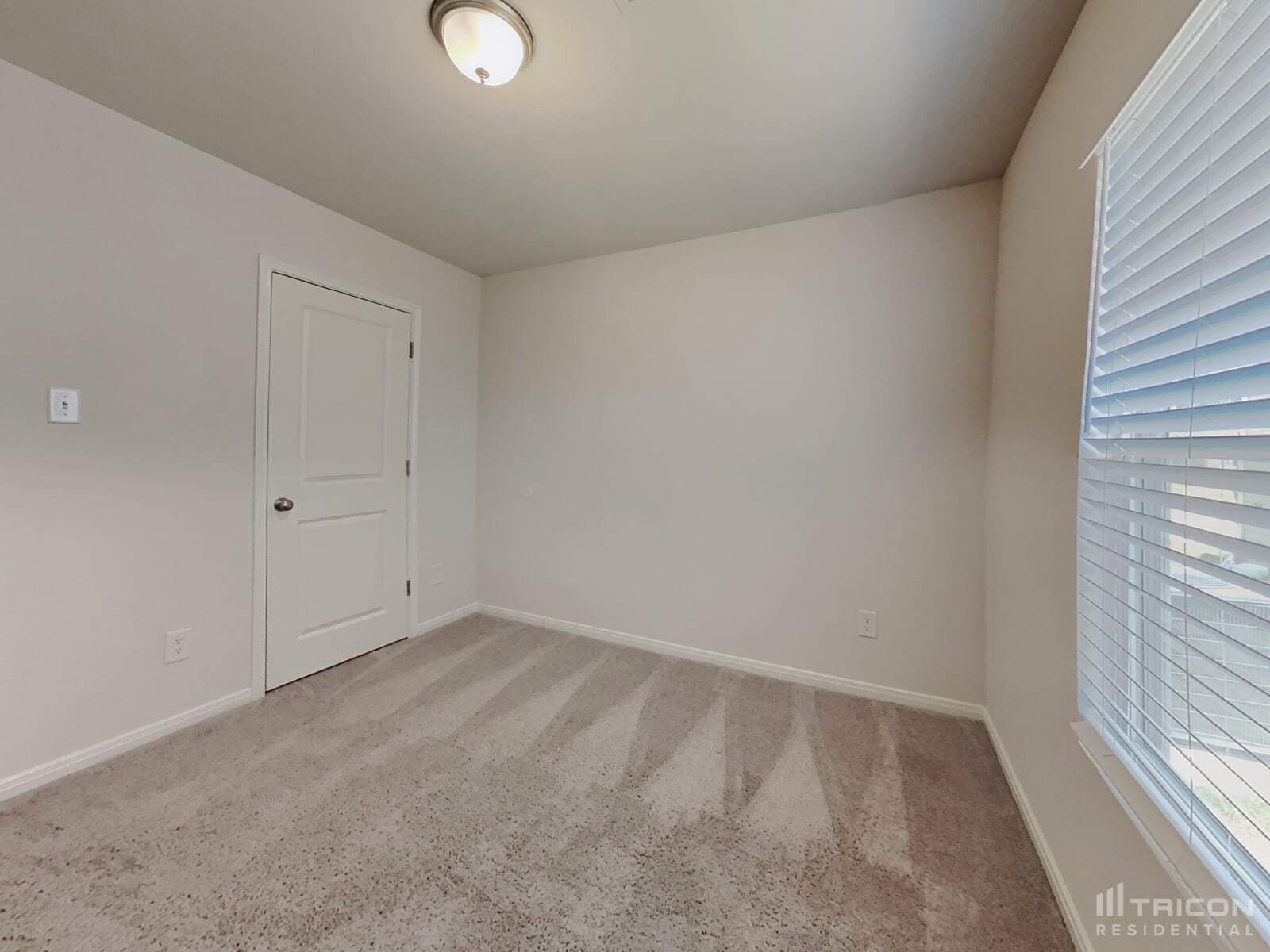 Building Photo - 15680 Del Norte Dr
