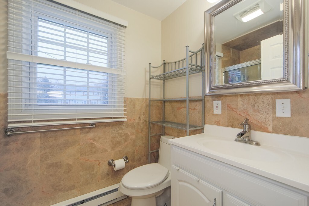 Building Photo - 132 Ashcroft St