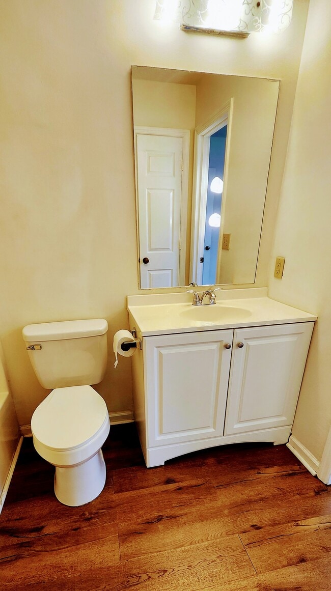 Building Photo - 5595 Executive Way