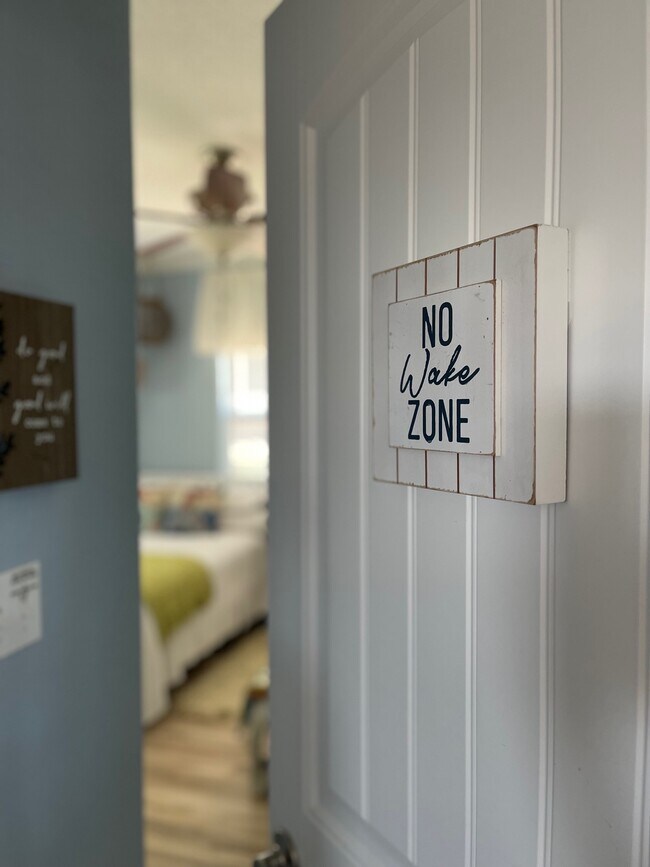 Building Photo - 971 Kent Dr