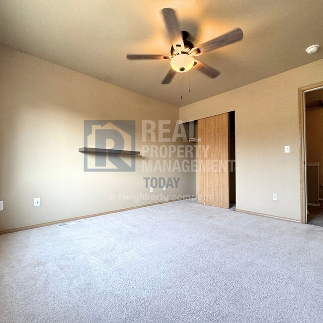 Building Photo - 4 Bedroom Home With A Huge Yard!