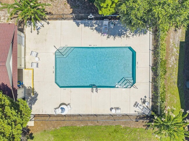 Building Photo - 31 Corte Lago