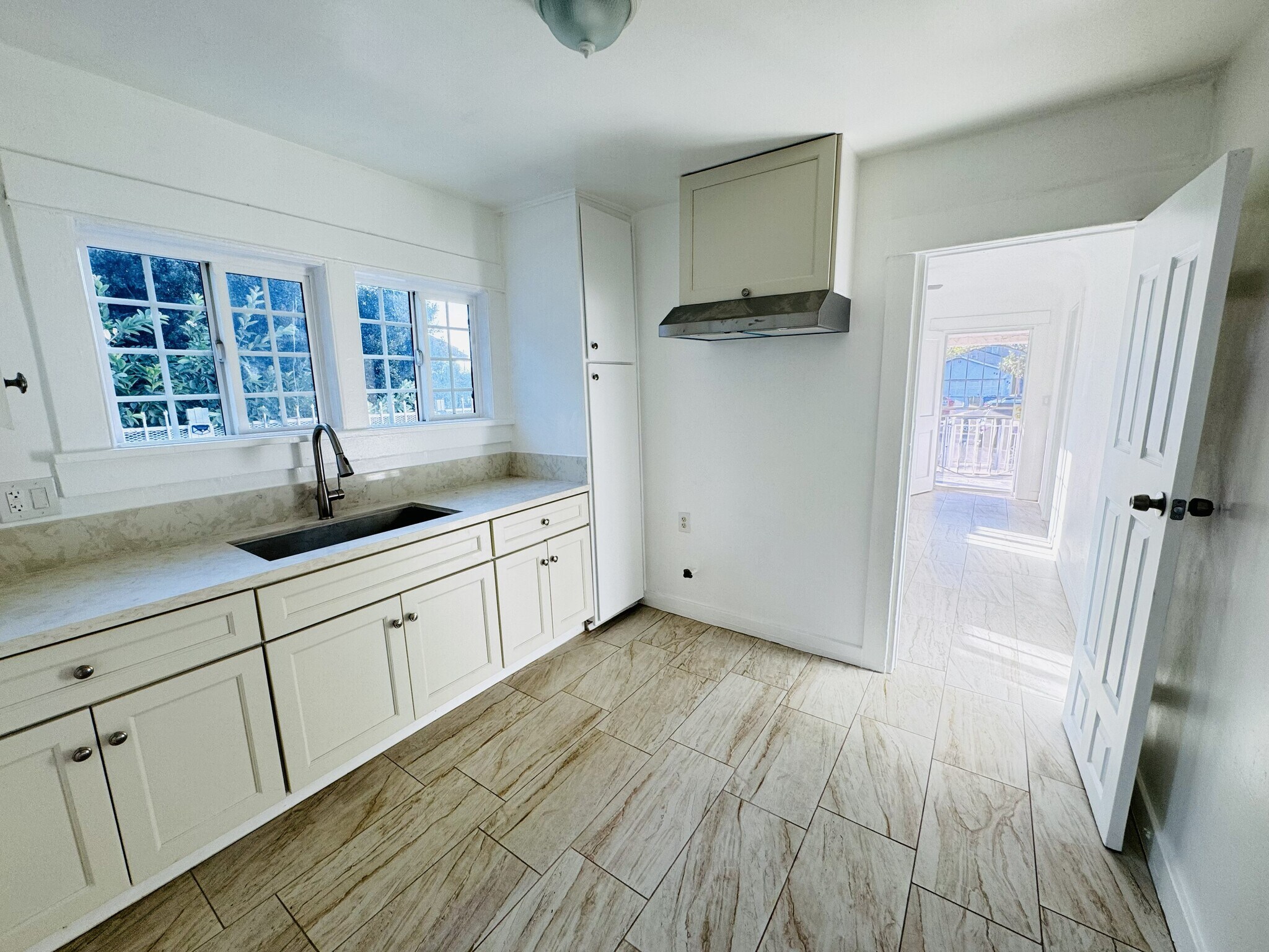 Kitchen - 856 W 73rd St