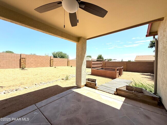 Building Photo - 1496 Stratford Pl