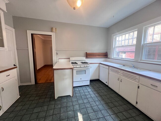 Building Photo - 00093 - Orchard Hill 256-258
