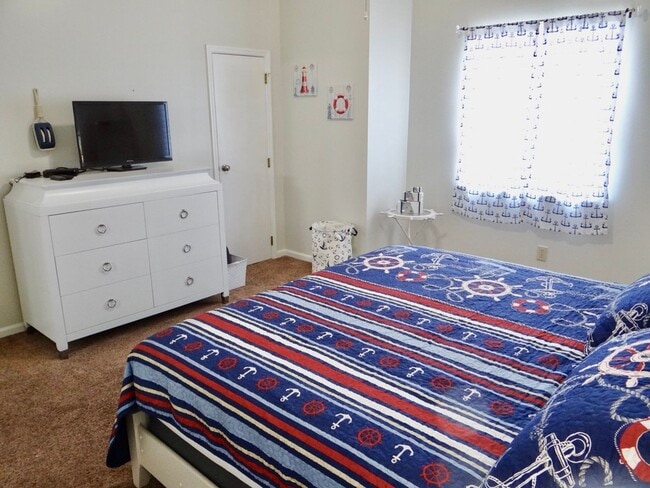 Building Photo - Beautifully Remodeled and Furnished Rental...