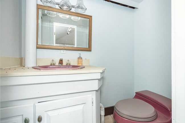 Building Photo - 3 Bedroom 2 Bath Back Bay Luxury Rental Home