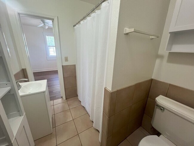 Building Photo - Quaint Central Sparks Two Bedroom