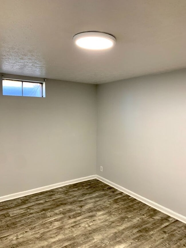 Building Photo - 3311 Mid Dale Ln