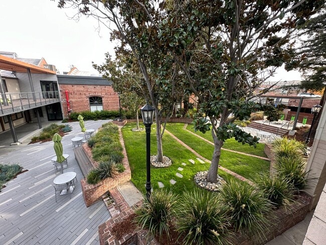 Building Photo - 116 S 1st St