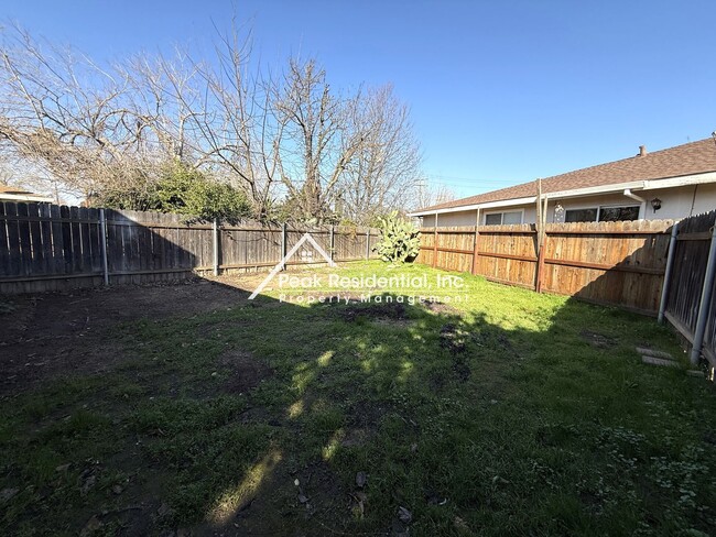 Building Photo - Very Nice 2bd/1ba Rancho Cordova Duplex