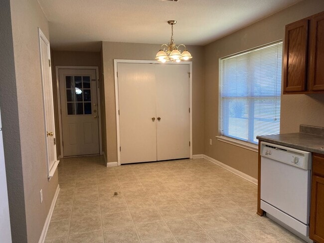 Building Photo - 3 BEDROOM CLOSE TO UMHB