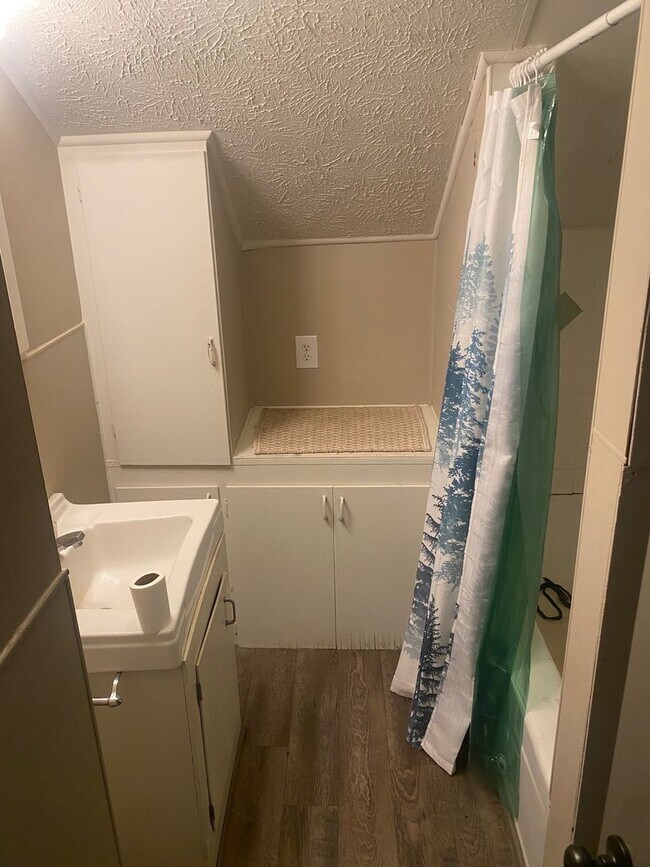 Building Photo - Overstreet Drive