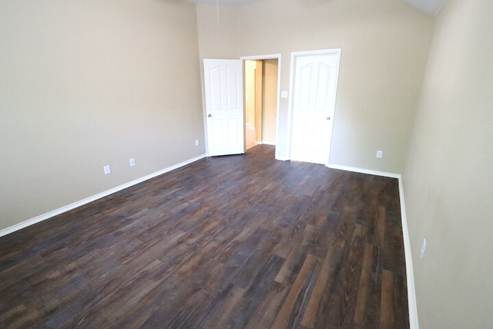Building Photo - 1000 Warbler Ln