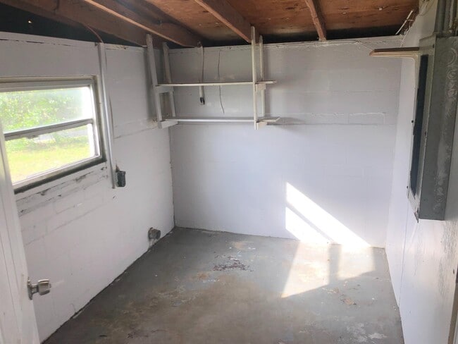Building Photo - 240 Lee Dr