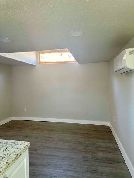 Building Photo - 357 E Putnam Ave