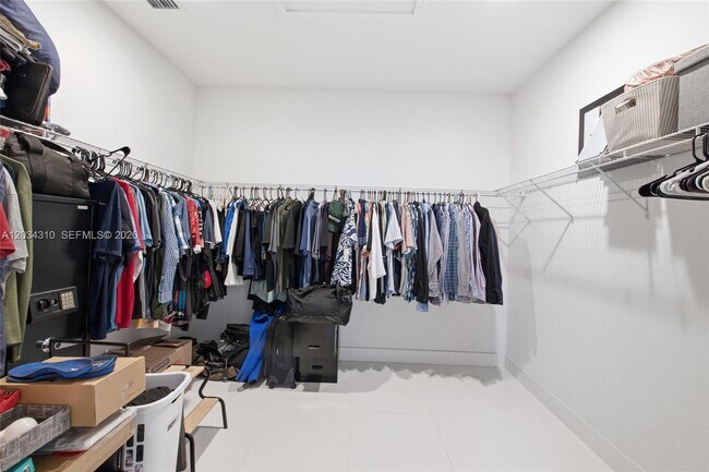 Building Photo - 13630 SW 158th Ave