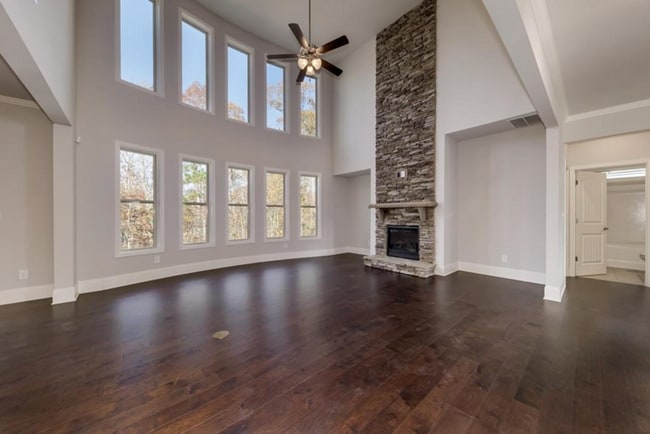 Building Photo - Executive Home in a True Lifestyle Community