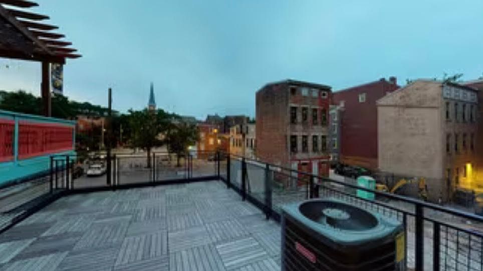 Building Photo - 1710 Elm St