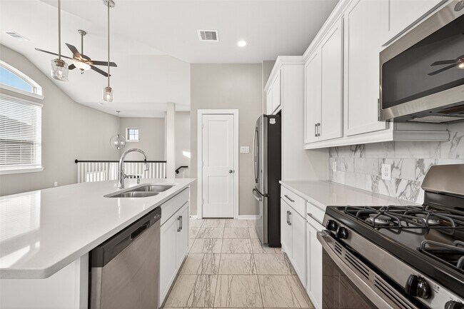 Building Photo - 9442 Starlight Oak Dr