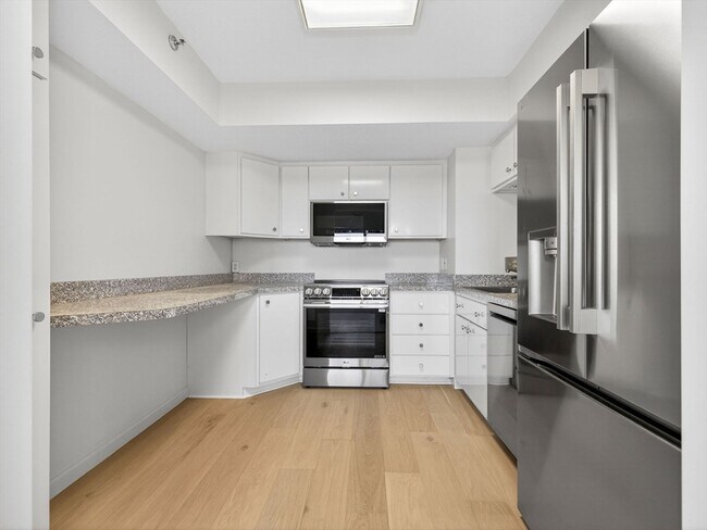 Building Photo - 250 Hammond Pond Pkwy