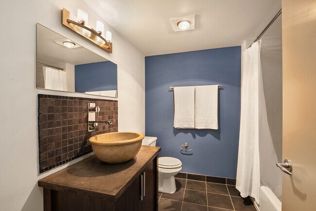 Building Photo - 103 Bellevue Ave E