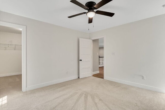 Building Photo - Spacious 5-Bedroom Home in The Highlands