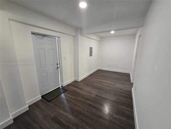 Building Photo - 1629 SW 6th St