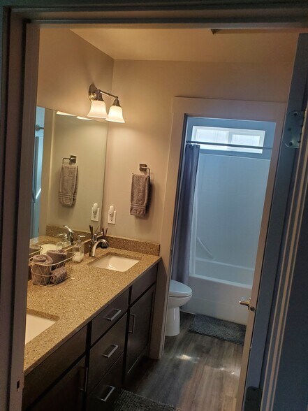 Building Photo - 1724 N Solomon Ct