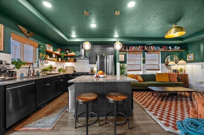 Building Photo - Perfect Location 3 Bed 2 Bath Home with SO...