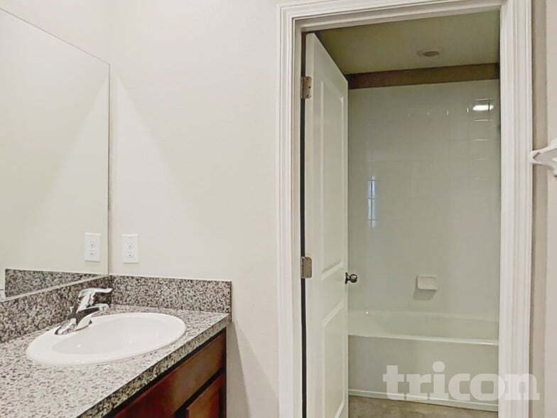 Building Photo - 15422 Broad Brush Dr